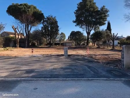 terrain viabilisé 704 m2 à mauguio