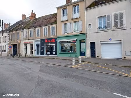 local commercial nangis centre ville