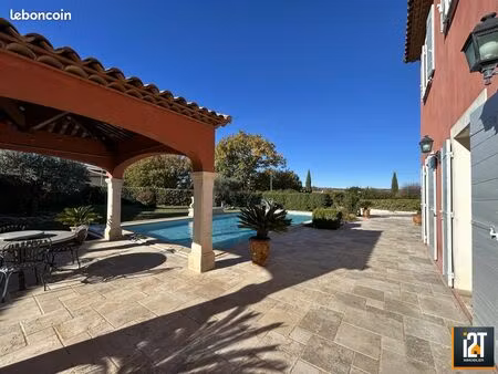 propriété 5 pièces 121 m²