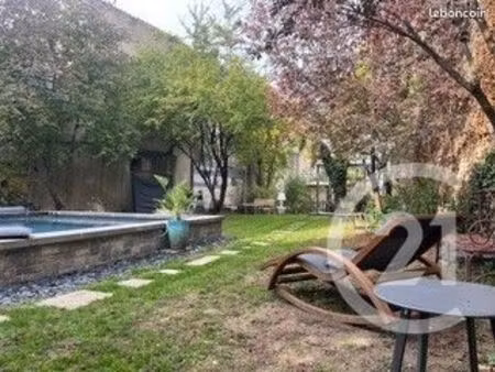 propriété 8 pièces 241 m²