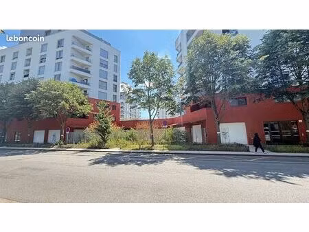 boutique 411 m² champs sur marne