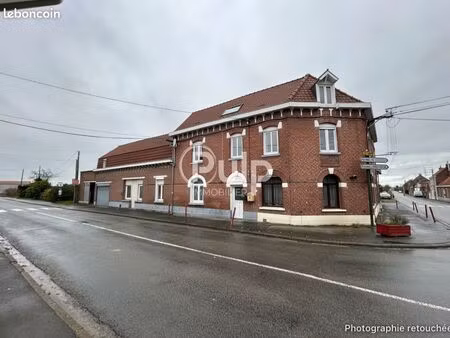 immeuble 10 pièces 256 m²