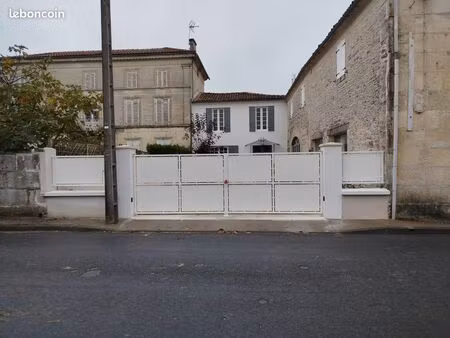 maison charentaise et longère attenante