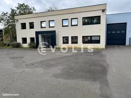 local d'activité 1 220 m²