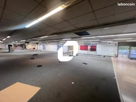 local commercial 900 m²