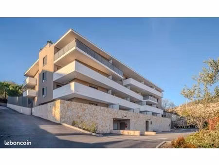 place de parking (proche gare sncf)