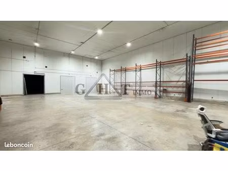 local industriel 1 965 m²