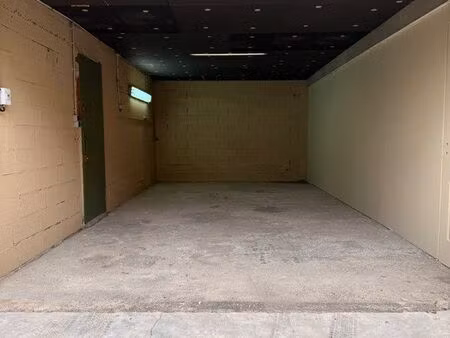 garages + place de parking privé