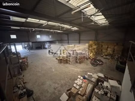 local industriel 1 210 m²