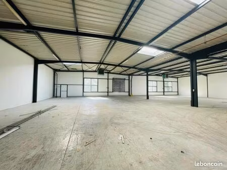 local industriel 892 m²