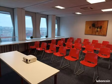 + de 30 solutions de bureaux et salles à partir 8m2