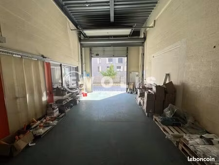 local d'activité 334 m²