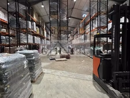 local bureaux 2 051 m²