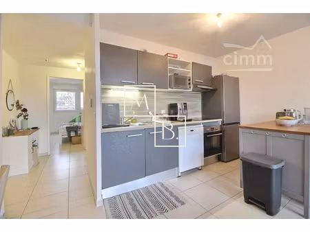 t3 de 60 m2 + terrasse de 12 m2 et parking