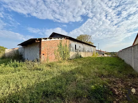 entrepôt / local industriel 200 m2 sur une parcelle de 594 m2