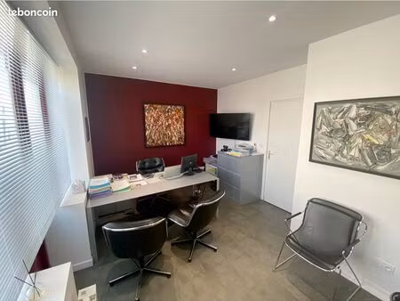 a vendre : local professionnel / commercial idéalement situé