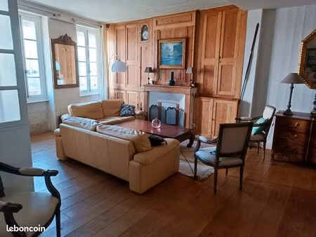 maison de caractère au cœur de saint-martin de ré