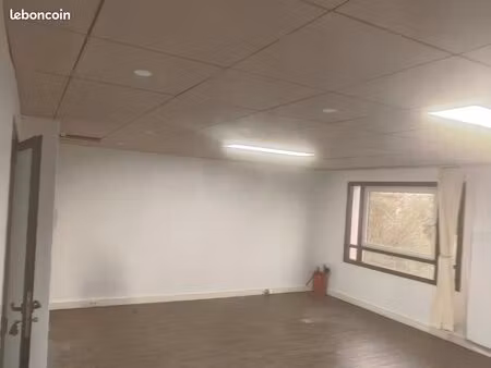 location bureau a orly