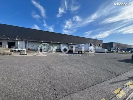 local d'activité 3 584 m²