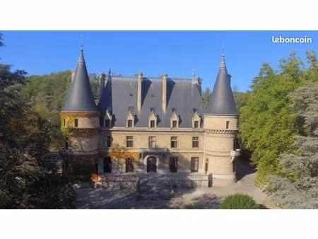 bureaux à louer dans château – plateau 220 m² ou surfaces 26–34 m² – parking