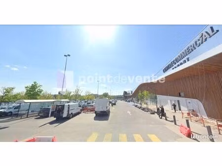 commerce chaussure/cuir 160 m²