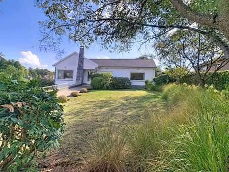 *option* agréable bungalow à rénover dans une rue très calme