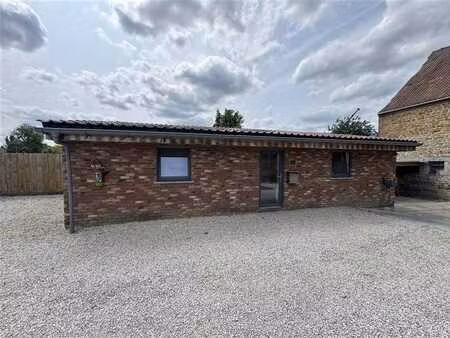 hangar sécurisé avec bureau  cour et jardin