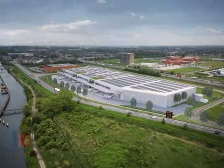 10 342 m² d'entrepôt logistique avec 310 m² de bureaux en...