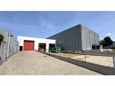 entrepôt logistique à louer dans la zone industrielle de ma