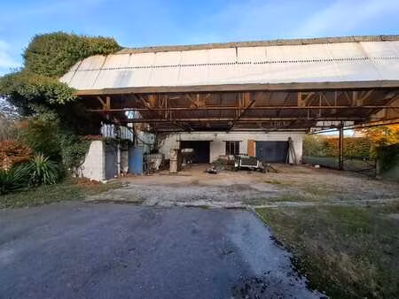 entrepôt de +/- 270m² à remettre en état