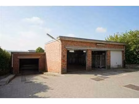 entrepôt/garages de 200 m² à marchin !
