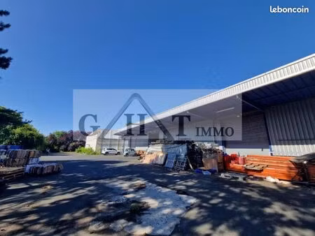 local industriel 4 385 m²