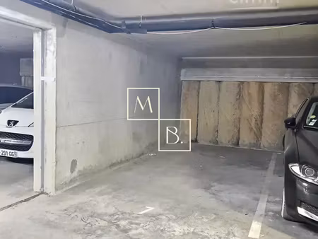 ovalie - parking a vendre