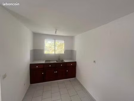 à louer – bas de villa au saint-claude