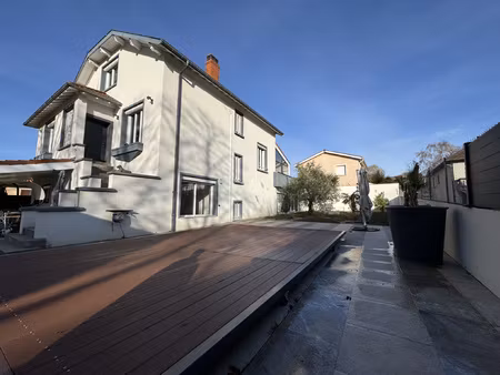 maison de 350 m2 sur 805 m2 de terrain