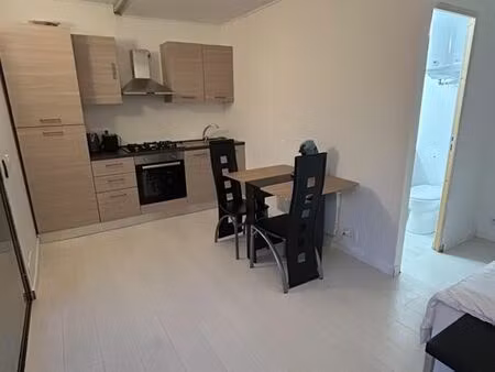 studio indépendant