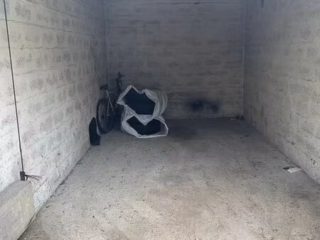 garage fermé à louer – sécurisé et disponible immédiatement
