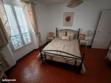 maison de village rénovée – centre à pied – terrasse & calme