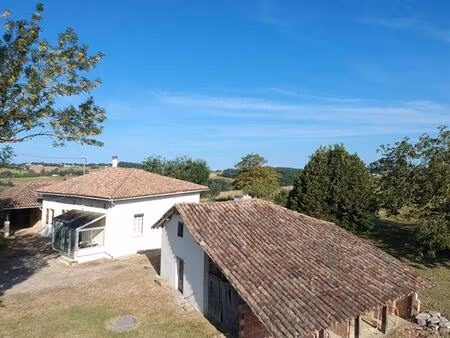 82300  montalzat   caussade 3 chambres  5 pièces fermette isolée avec maison de plai-pied 