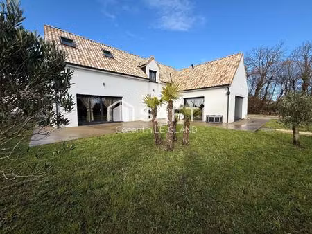 belle maison lumineuse aux grands volumes !