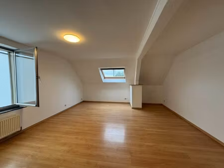 commercieel te huur in sint-martens-lennik met 3 slaapkamers