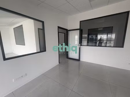 local professionnel aménagé 100 m²