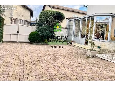 maison 6 pièces 220 m²