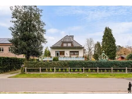 charmante vrijstaande woning op een groen en rustig perceel!