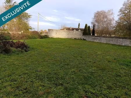 terrain 1039 m² lemere