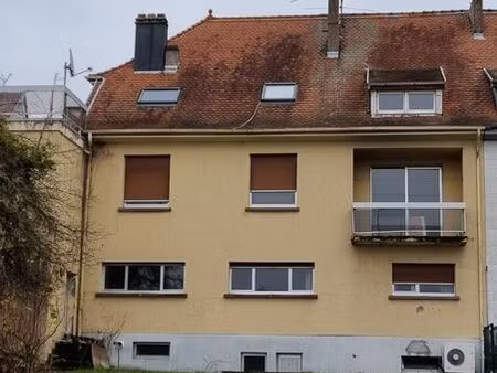 immeuble avec 1 magasin et 2 appartements