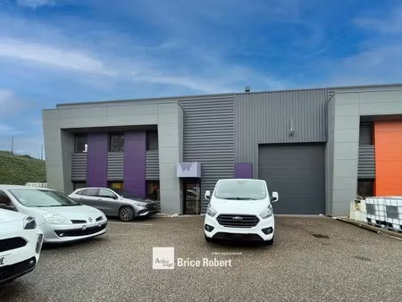 a louer - local d'activités équipé avec porte sectionnelle  pont roulant 3t et bureaux cli