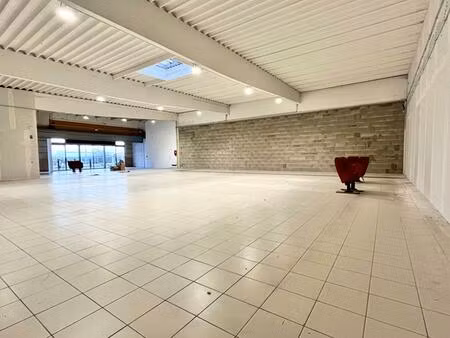 exclusivite - murs commerciaux libres 338 m²