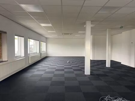 instapklare kantoren (143 à 628m²) beschikbaar vlakbij de a12