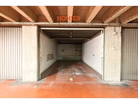 ondergrondse garagebox vlakbij het station